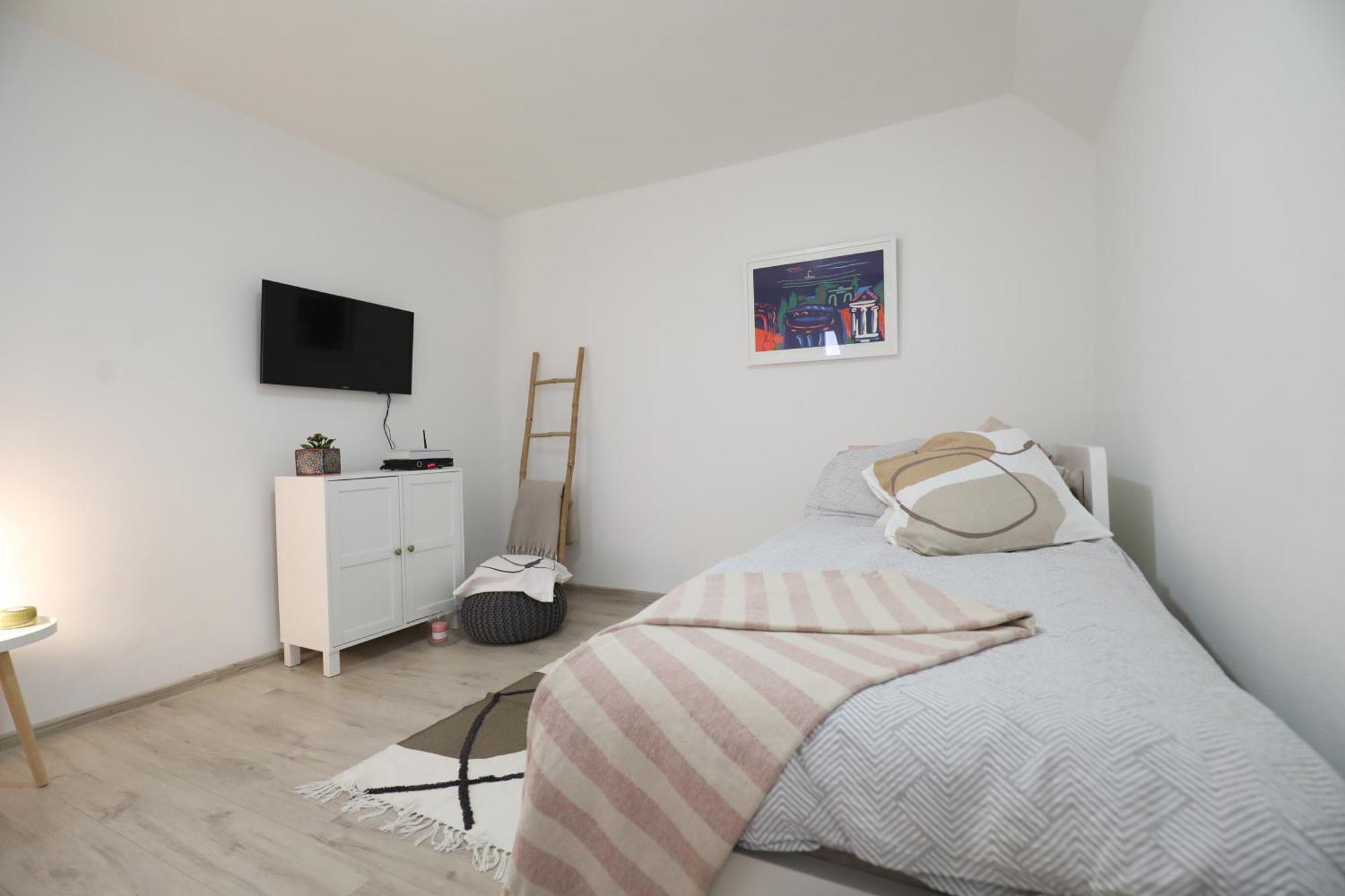 Apartment Mir Pula Bagian luar foto