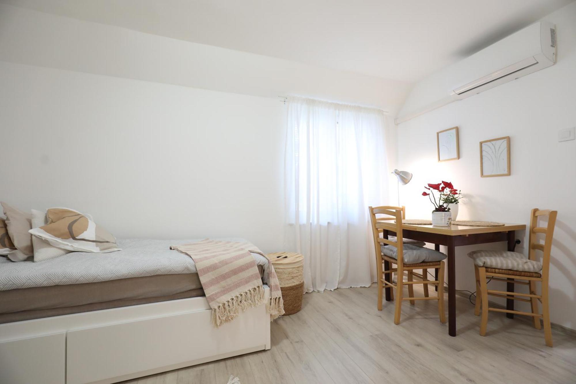 Apartment Mir Pula Bagian luar foto
